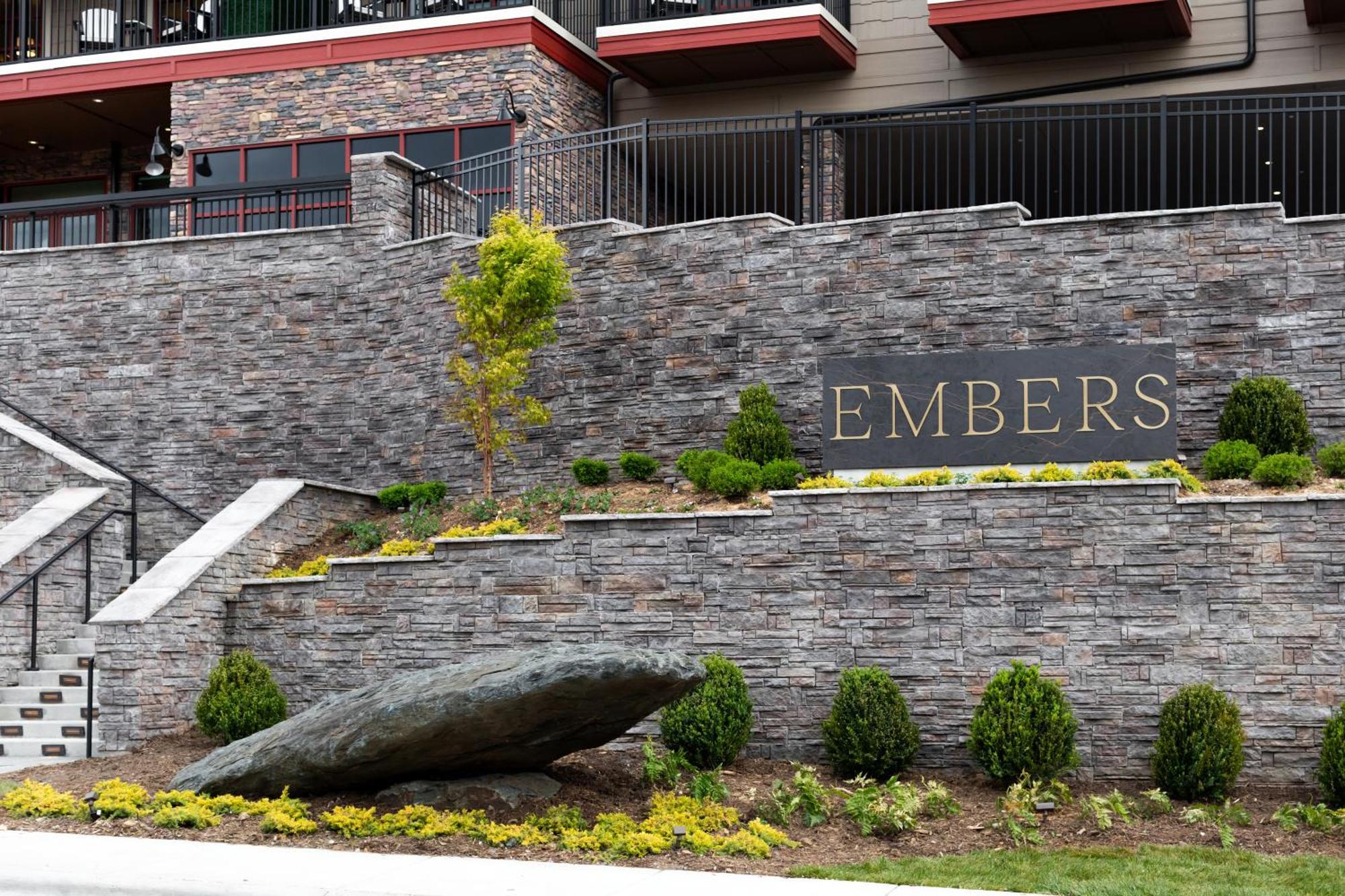 The Embers Hotel Блоуинг Рок Екстериор снимка